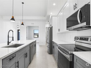 Building Photo - 2109 NW 17th Pl