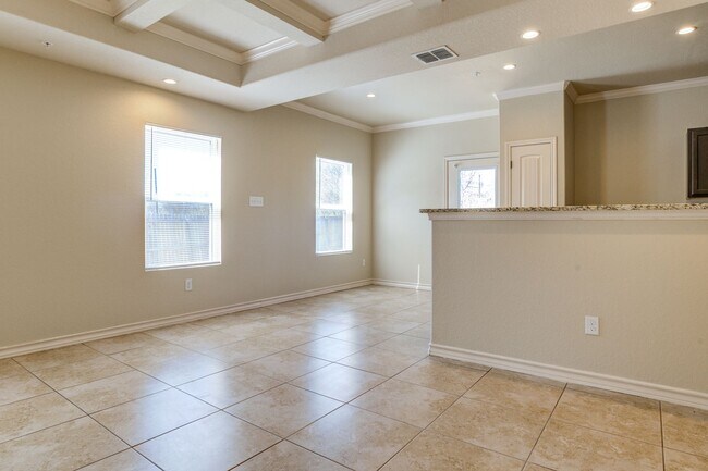 Foto del edificio - AVAILABLE NOW! Nice 3 bedroom townhouse lo...