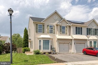 Building Photo - 116 Leeds Creek Cir