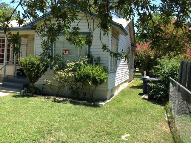 Building Photo - 206 Avalon St