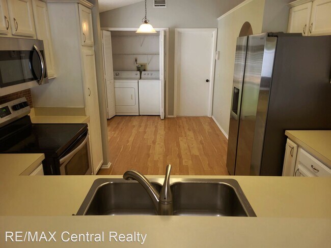 Building Photo - 3 br, 2 bath House - 634 Queensbridge Dr