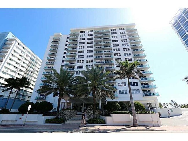Foto del edificio - 6917 Collins Ave