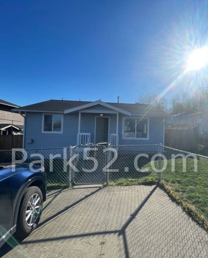 Primary Photo - 3 bedroom 1.5 Bathroom Rambler in Tacoma!