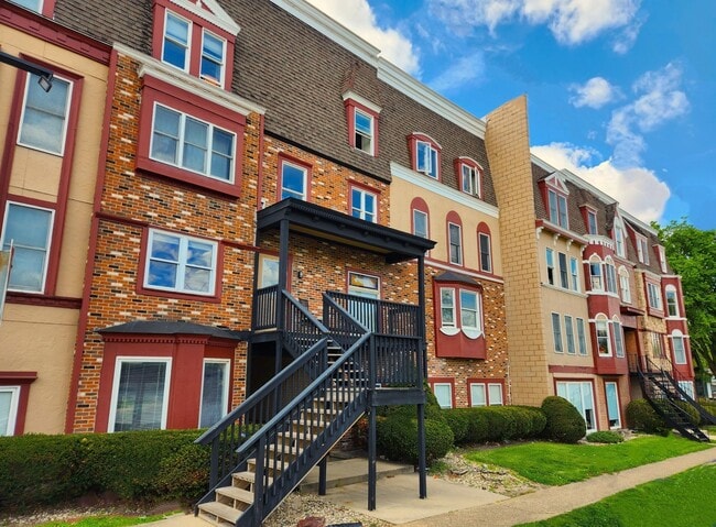 Building Photo - OldeTowne Apartments