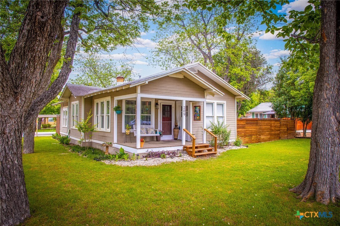 Foto principal - 209 S Live Oak Ave