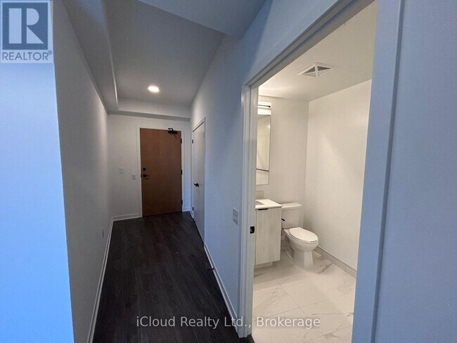 Photo du bâtiment - 2495 Eglinton Ave W