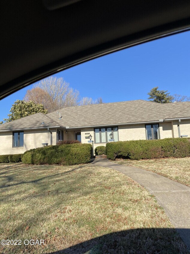 Primary Photo - 1049 Campbell Pkwy
