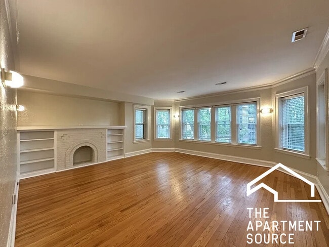 Building Photo - 2619 W Greenleaf Ave