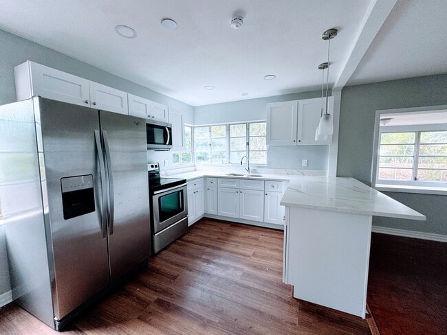 Building Photo - 747 Moravon Ave
