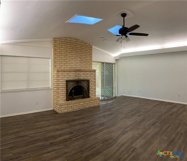 Foto del edificio - 1250 E Common St