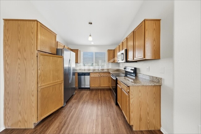 Building Photo - 30300 N Royal Oak Way
