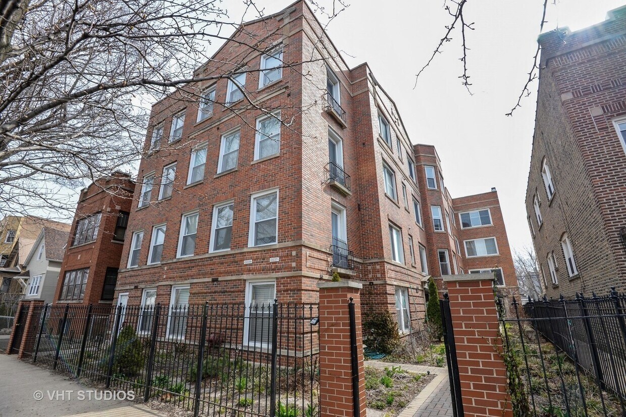 Primary Photo - 3039 N Troy St
