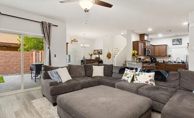 Piso abierto - 9494 Alma Ridge Ave