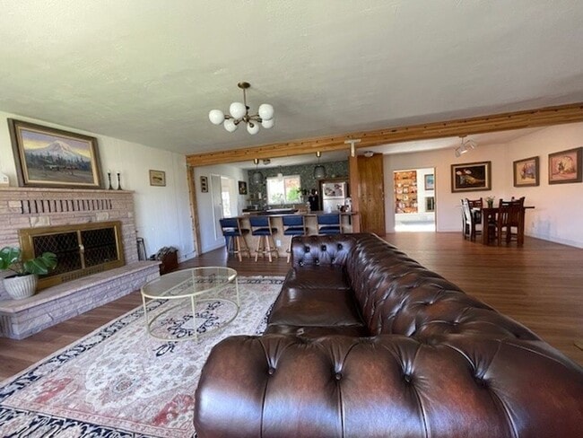 Foto del edificio - 301 NW 18th Pl