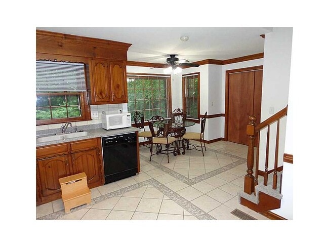 Building Photo - LINDALE- 4 Bedroom 2 Bath Brick Home