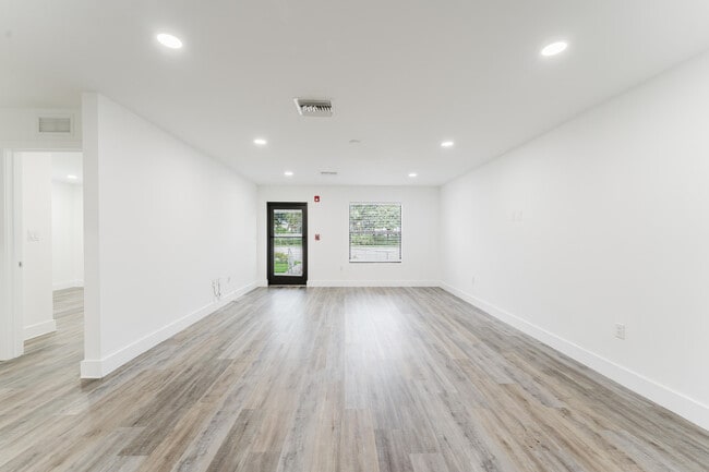 Foto del edificio - 1550 N Dixie Hwy