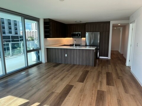 Sala de estar y cocina - 1500 Rycroft St