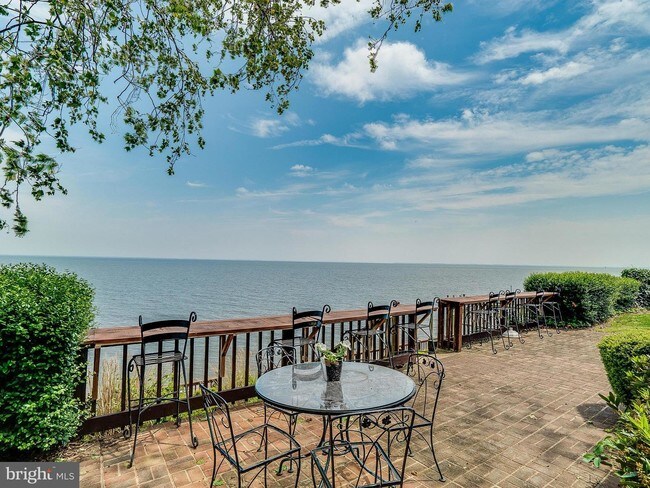 Foto del edificio - 323 Bay Front Dr