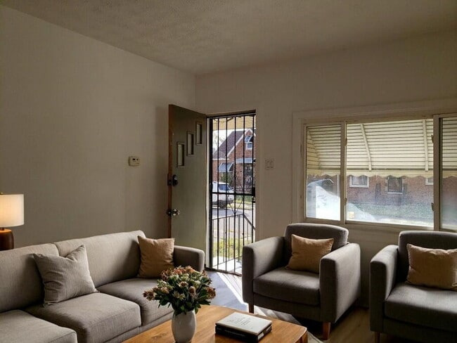 Foto del edificio - 4495 W 137th St