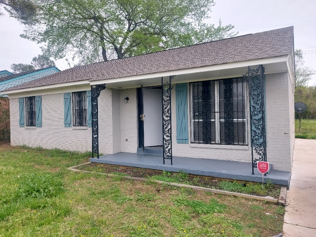 Photo - 797 Cavalier Dr House