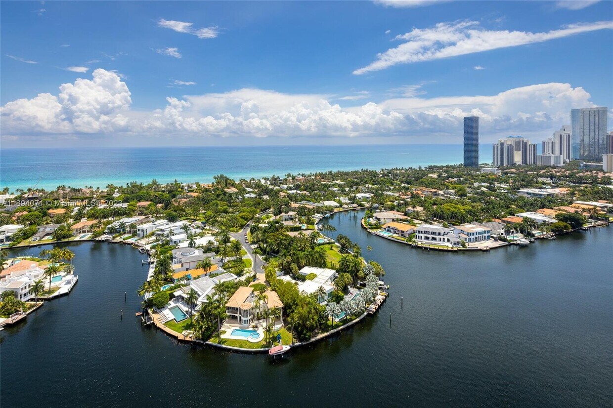 Foto principal - 20191 E Country Club Dr