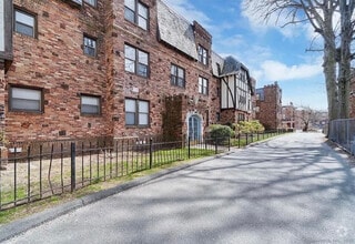 Building Photo - 16 Townley St