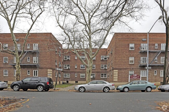 Building Photo - Bayside Manor