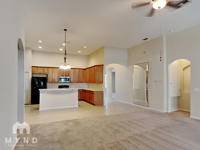 Foto del edificio - 927 Meadow Glade Dr