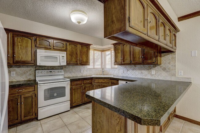 Foto del edificio - 4 bed, 2 bath home in Edmond