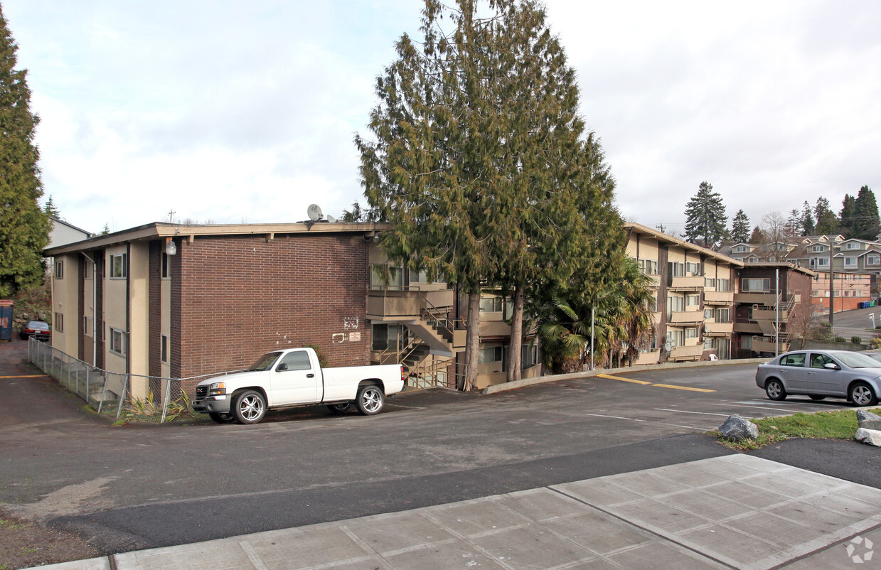 Primary Photo - Fontanelle Apartments