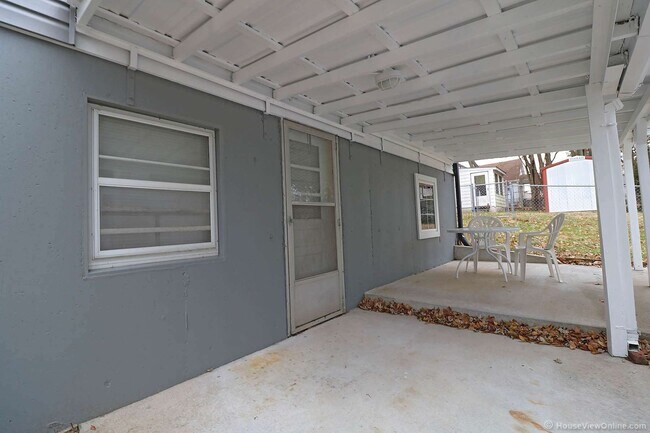 Building Photo - AVAIABLE JUNE 2024- House Close To Campus