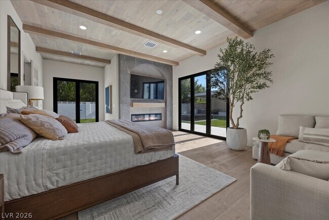 Foto del edificio - 2401 Driftwood Dr