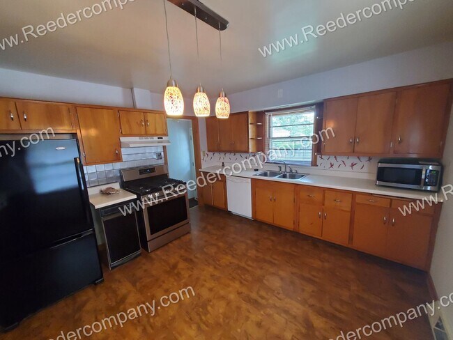 Building Photo - 3 Bedroom Ranch Home