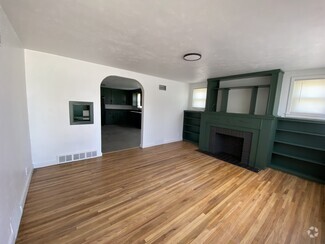 Building Photo - 1527 W 11th St N