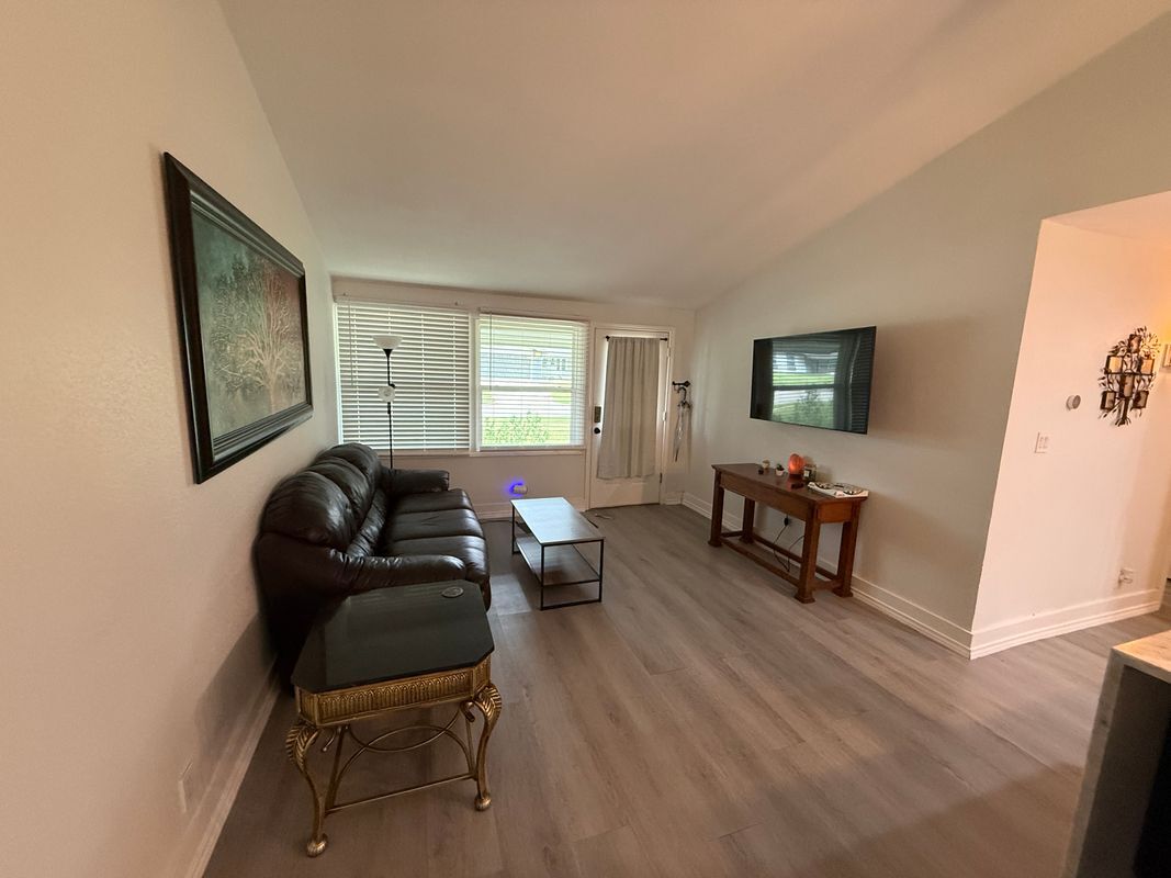 Foto del edificio - 819 Loganwood Ave