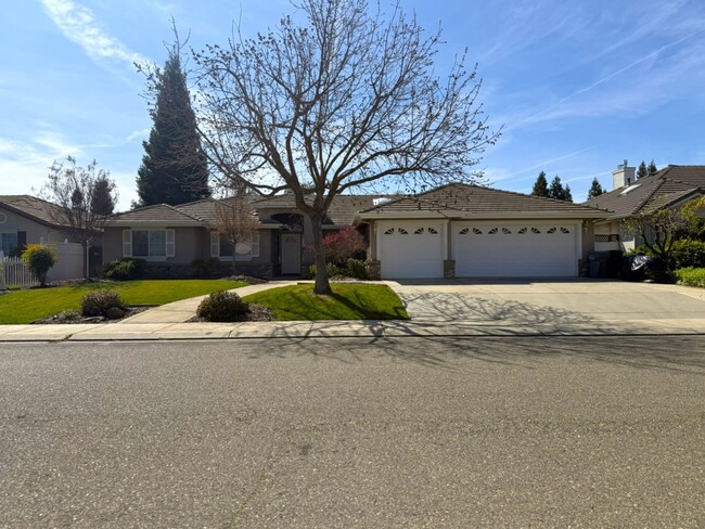 Foto del edificio - $500 off 1st months' rent! Excellent 4 bdr...
