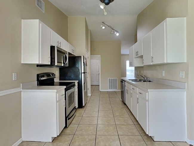 Building Photo - 7881 Manor Dr
