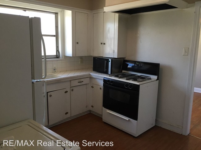 Building Photo - 2 br, 1 bath Apartment - 220 Ashley Drive