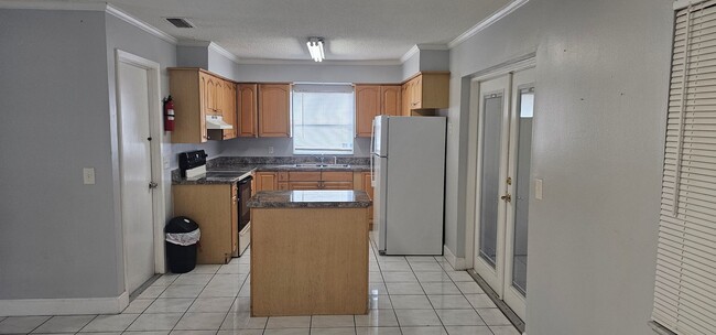 Foto del edificio - 3 BED / 2 BATH / 1 CAR GARAGE HOUSE (KISSIMMEE)