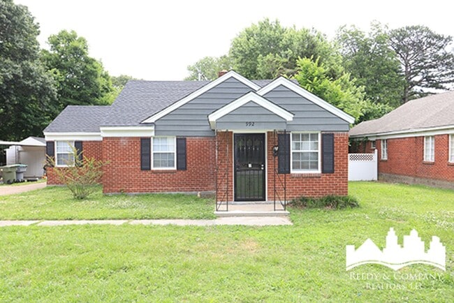 Building Photo - 992 Maria St