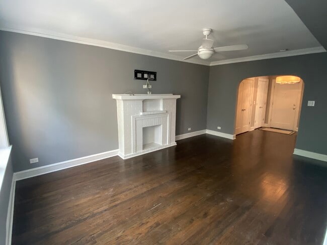 Building Photo - 907 W Wrightwood Ave