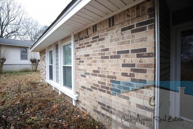 Building Photo - 3 Bedroom 2 Bath Home in Beautiful Neighborhood! A must see!!