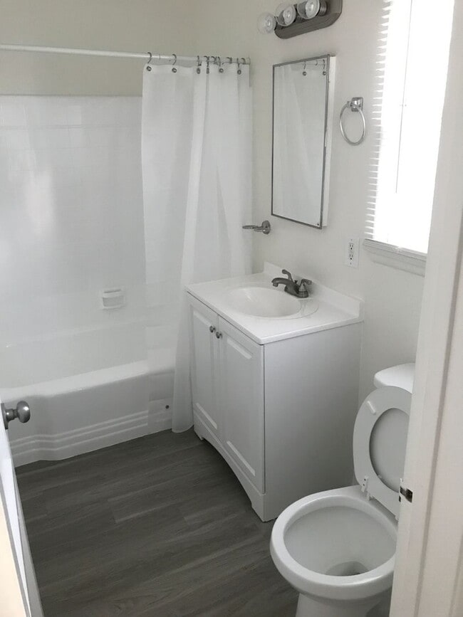 Interior Photo - 630 Brent Ave