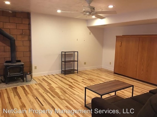 Building Photo - 1115 Cedar Highlands Dr