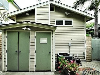 Unit Shed for Individual Laundry - 440 W Elk Ave