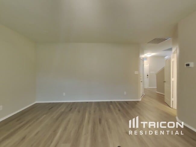Building Photo - 10512 Fossil Hill Dr