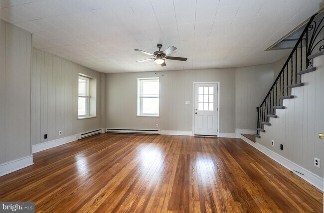 Building Photo - 383 Anderson Rd
