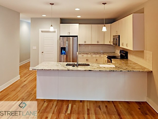Building Photo - 2022 Greenwood Cir