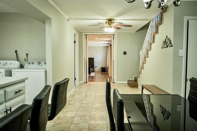 Foto del edificio - 6321 Del Monte Rd