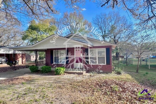 Building Photo - 305 Sparta St